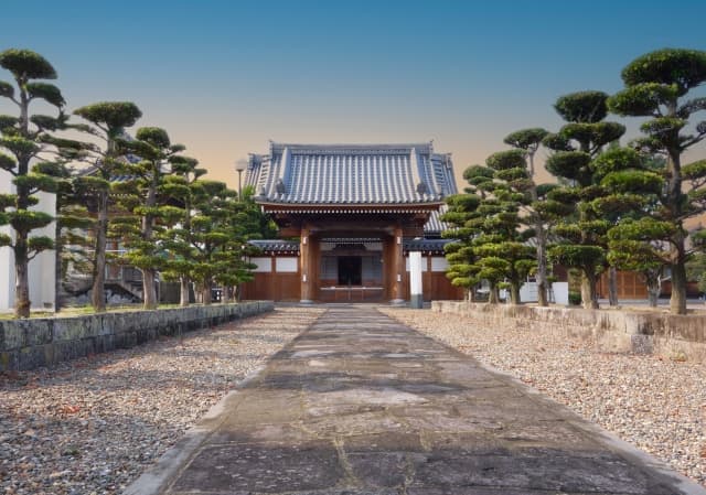 修正会（しゅしょうえ）とは？お寺で行う正月の祈り行事｜意味・時期・初詣との違いを解説