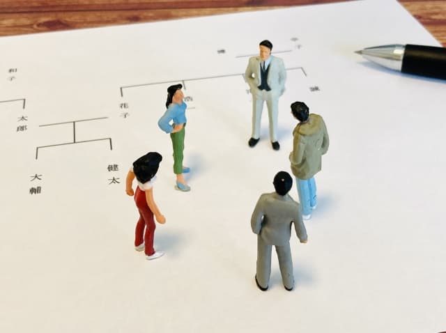 家系図作成はプロに任せて安心！調査の正確性・対応範囲・料金・納品形式で徹底比較｜信頼できる主要5業者を詳しく紹介