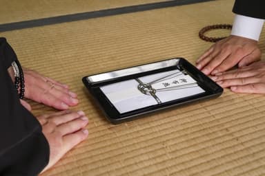 年末の檀家回りとは？意味・時期・お布施の相場と上手な断り方を解説