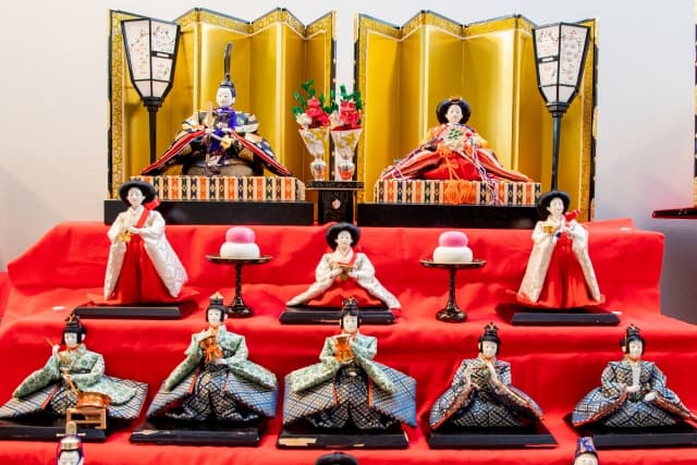 雛人形の処分はどうすればいい？供養の方法と費用相場を徹底解説