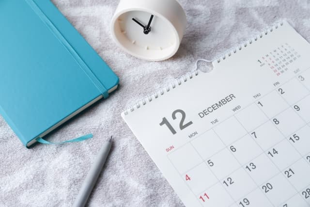 年末年始のお墓参りはいつ行く？タイミング・マナー・地域差・意味づけまでやさしく解説