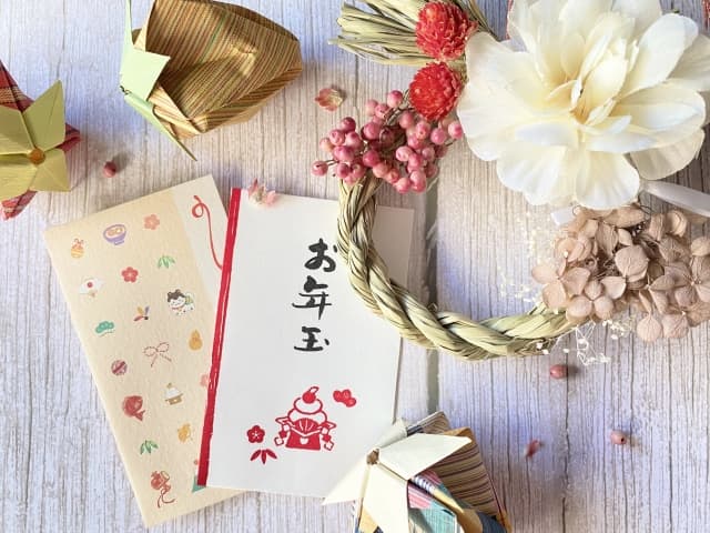 お年玉はいくら入れる？年齢別相場と失敗しない金額の決め方、渡し方のマナーまで解説