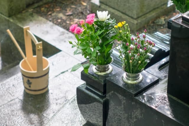 墓掃除にはどういう道具が必要？おススメ商品と正しい墓掃除のやり方もご紹介。