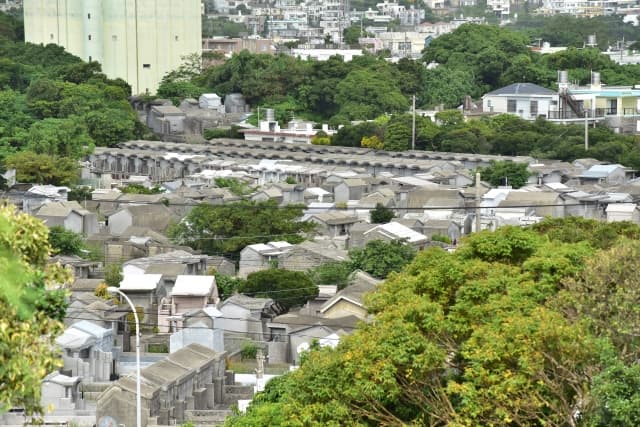 沖縄のお墓参り文化に触れる：伝統行事とウサンミの意味を理解する