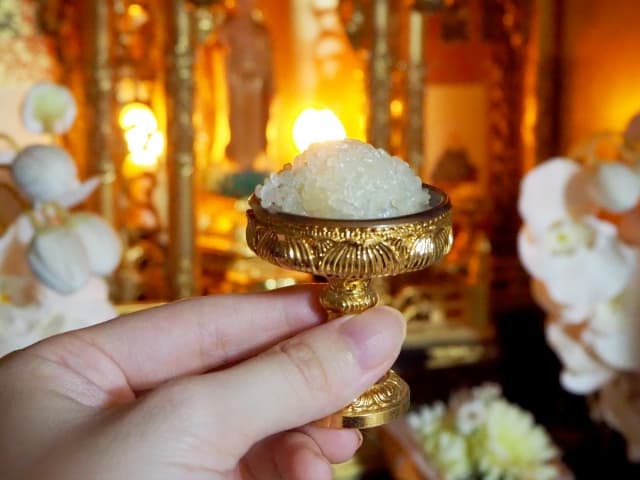 仏壇にご飯を供えるのはなぜ？仏飯の意味と正しい作法を徹底解説