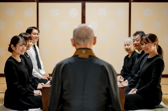 精進落としとは？意味・マナー・通夜振る舞いとの違いを徹底解説