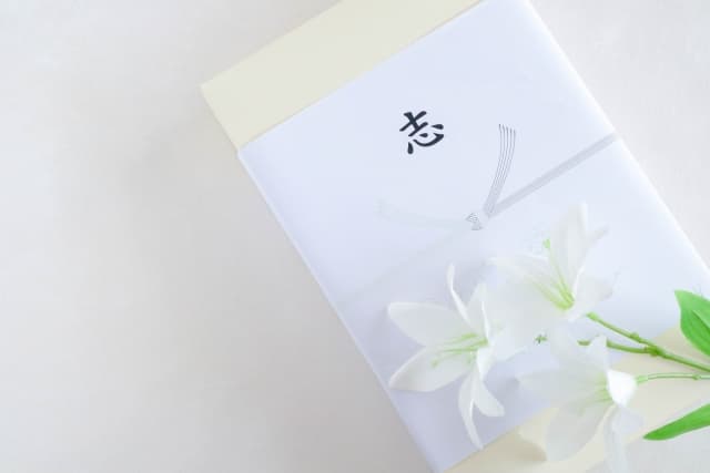 香典返しのタイミングは四十九日後？宗教別の違いと注意点を解説