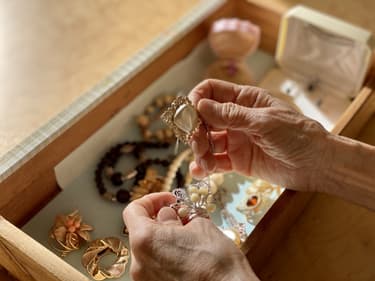 形見分けで起こる相続トラブルとは？税金やマナー、注意点までやさしく解説