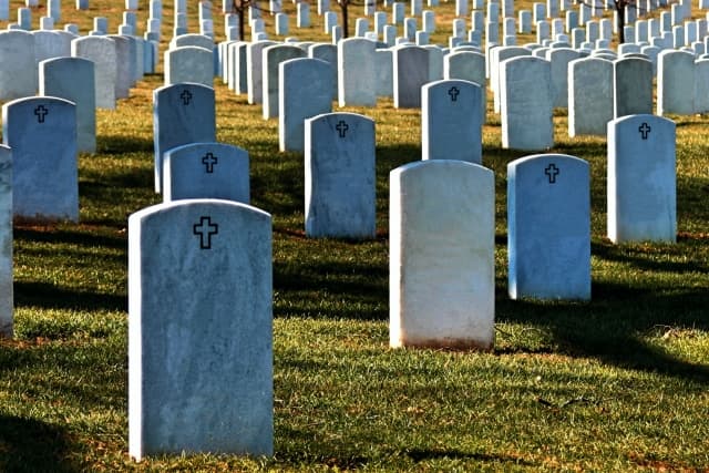 共同墓地の費用は安い？後悔しない選び方と注意点