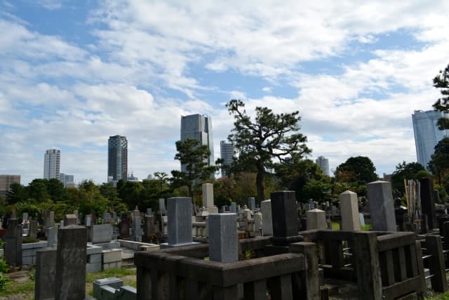 霊園に入るには？申し込み・準備・納骨式まで徹底ガイド｜都立霊園の制度も紹介