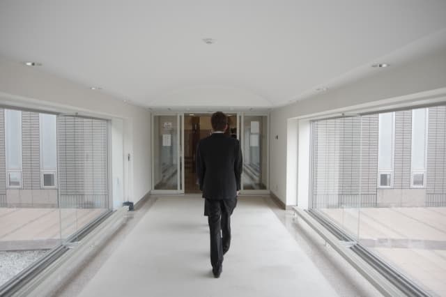 火葬場で金歯はどう扱われる？遺族が知っておくべきポイント