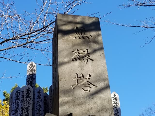 永代供養塔：現代社会における供養の新しい形