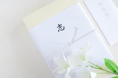 家族葬で香典返しは必要？マナーと金額の相場を詳しく解説