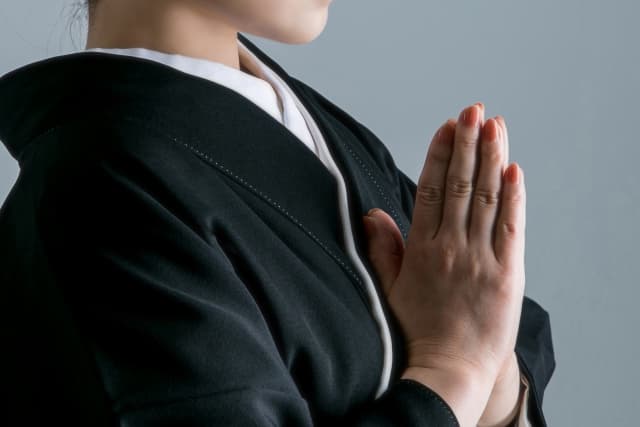 逮夜法要とは？現代で行われなくなった理由とその意義