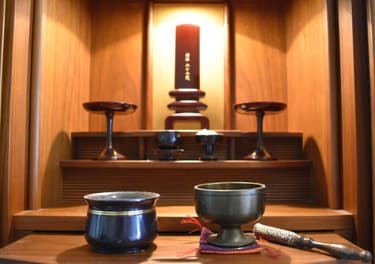 仏壇がなくても大丈夫！位牌の置き方・供養方法を丁寧に解説｜費用やスペースがなくてもできる方法とは？