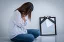遺影写真をどう処分する？最適なタイミングと方法を徹底解説