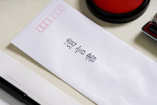 遺書と遺言｜そもそもの意味や効力の違いを解説