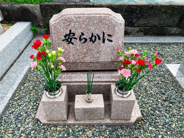 遺骨の処分は違法になる？火葬場や業者に頼れる正しい方法を徹底解説