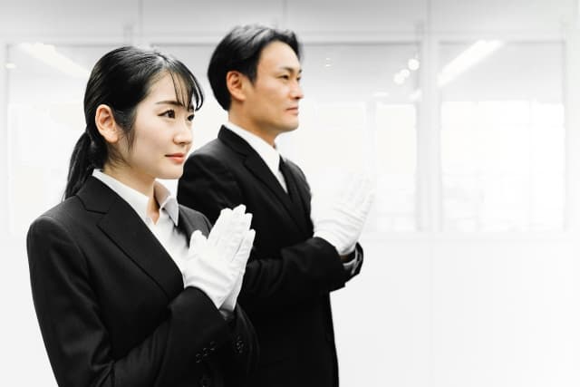 初めての葬儀社選び：依頼先の比べ方や流れを解説