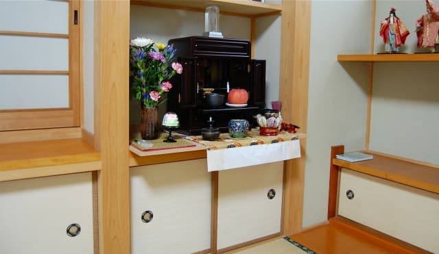 小さい仏壇を選ぶポイント｜省スペースでも心を込めて祀るには