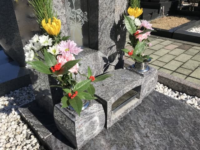 遷仏法要とは？仏壇や本尊を移すための重要な儀式を解説