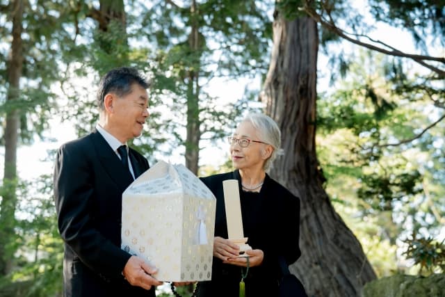 納骨の流れと費用に関するガイド：石屋とのやり取りとお心付けの相場