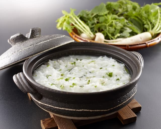 七草粥とは?食べる理由・由来・春の七草の意味まで完全ガイド