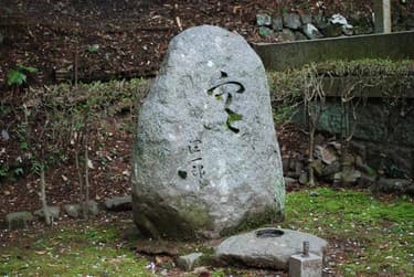 家族と未来をつなぐ新しい選択肢:両家墓のメリット・デメリットと注意点