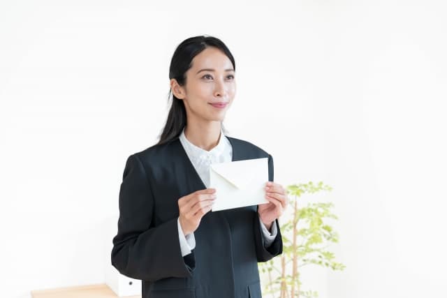 気持ちが伝わる弔電の文例集:送る方法やタイミング、マナーも