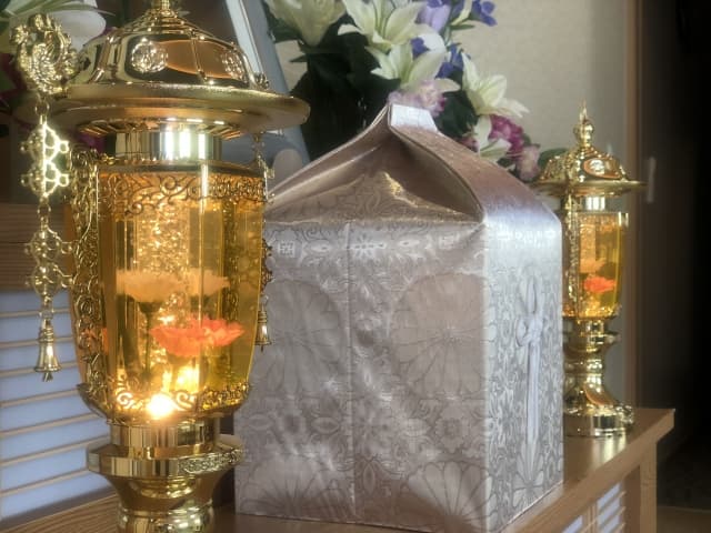 骨壷の正しい処分方法は?自分で行う方法や業者に頼む時の相場まで解説