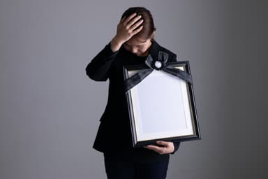 遺影写真の値段とは?作り方やそれぞれの費用相場について解説