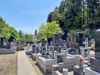 霊園の費用相場まとめ|公営・民営・寺院の違いからお墓の種類別価格まで解説