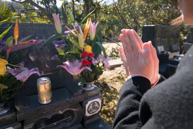 納骨式のお供え物ガイド:避けるべきタブーとおすすめアイテム